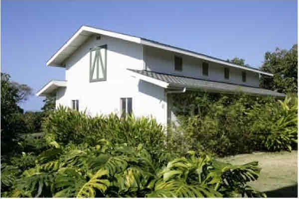 Stunning Ocean / shore line views almost cliff top above Kealakekua bay. This house accomodates six people and is a replica of the famed Lindberg hideway home in Hana, Maui. This is truly unique and affords the opportunity to experience a rare and exclusive Hawaiian lifesyle. The land is fully planted with coffee which is currently contract managed and profitable. Includes barn and farming equipment.