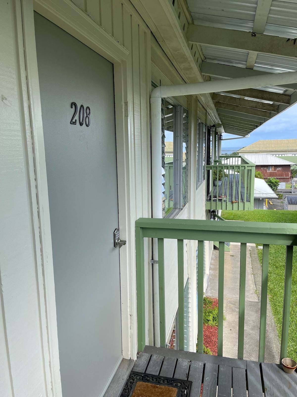 485 WAIANUENUE AVE #208A HILO HI 96720