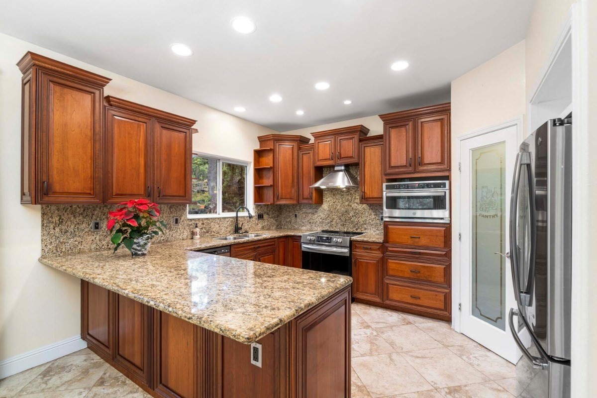 71-1371 PUU KAMANU LN KAILUA-KONA HI 96740