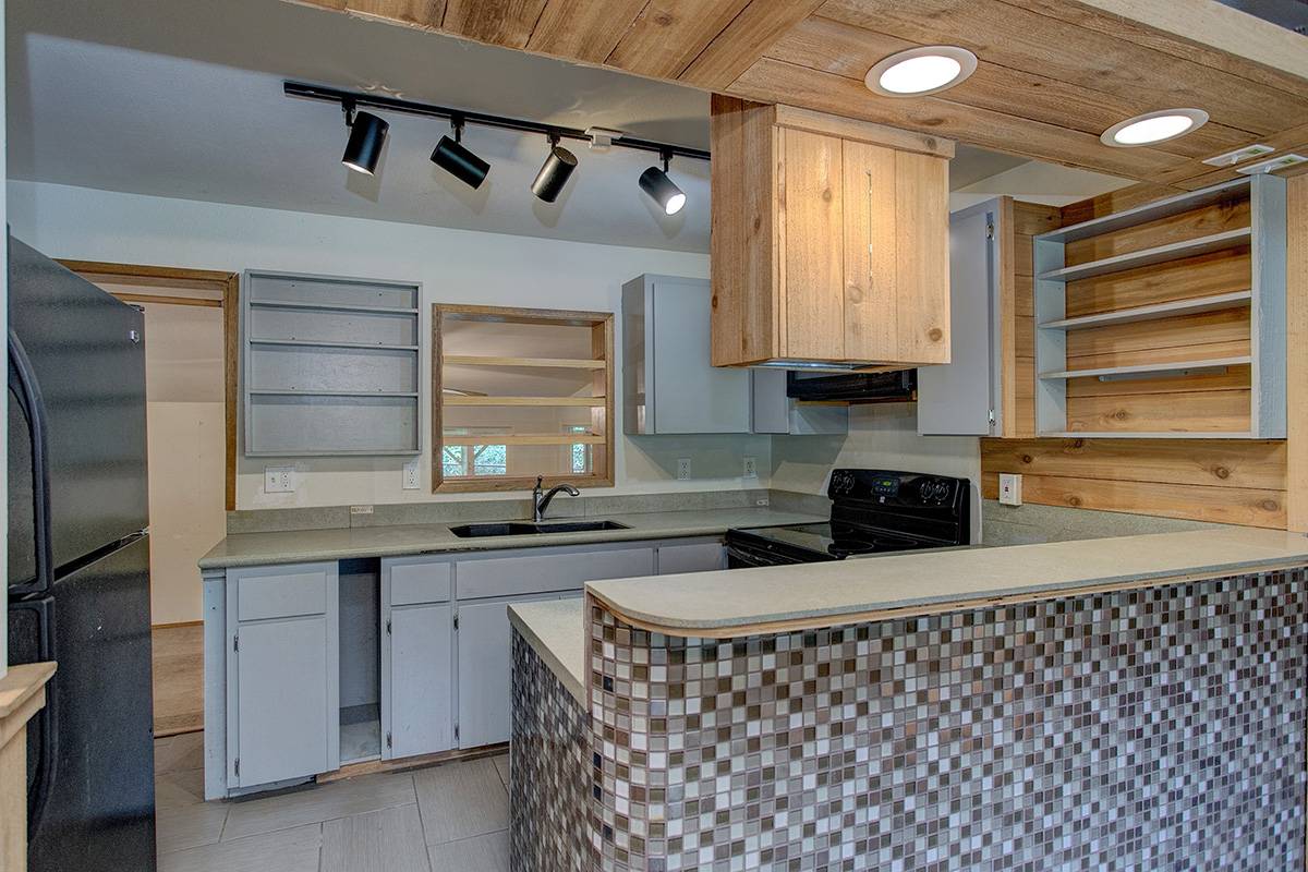 18-1224 KAUAI ST MOUNTAIN VIEW HI 96771